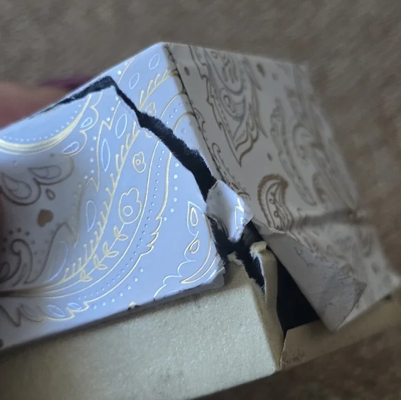 Macy's Elegant Silver 3stone Ring Clear Gemstones Square Sz 8 New - Picture 11 of 13